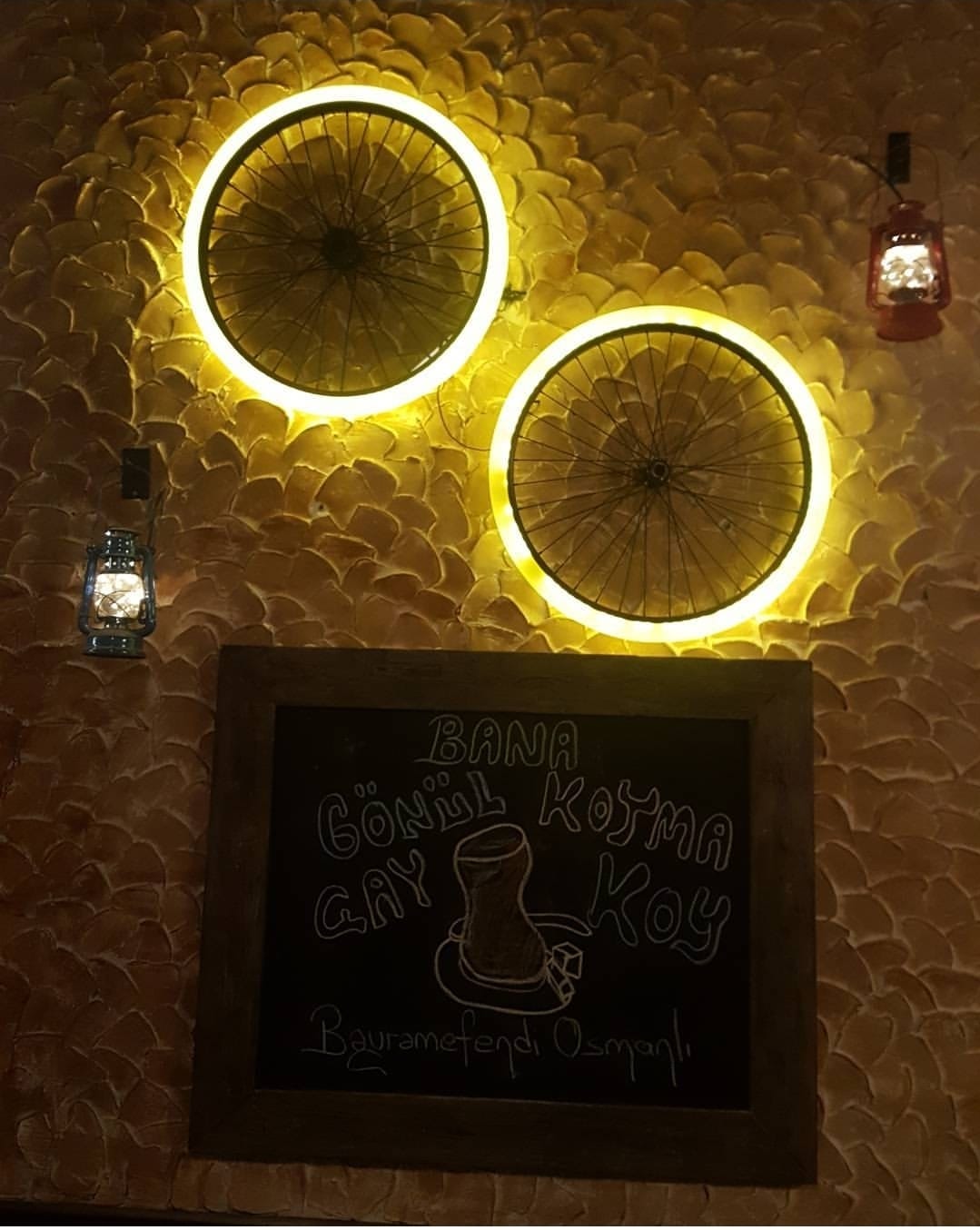 Bisiklet Jantı ile Dekoratif LED Duvar Aydınlatması